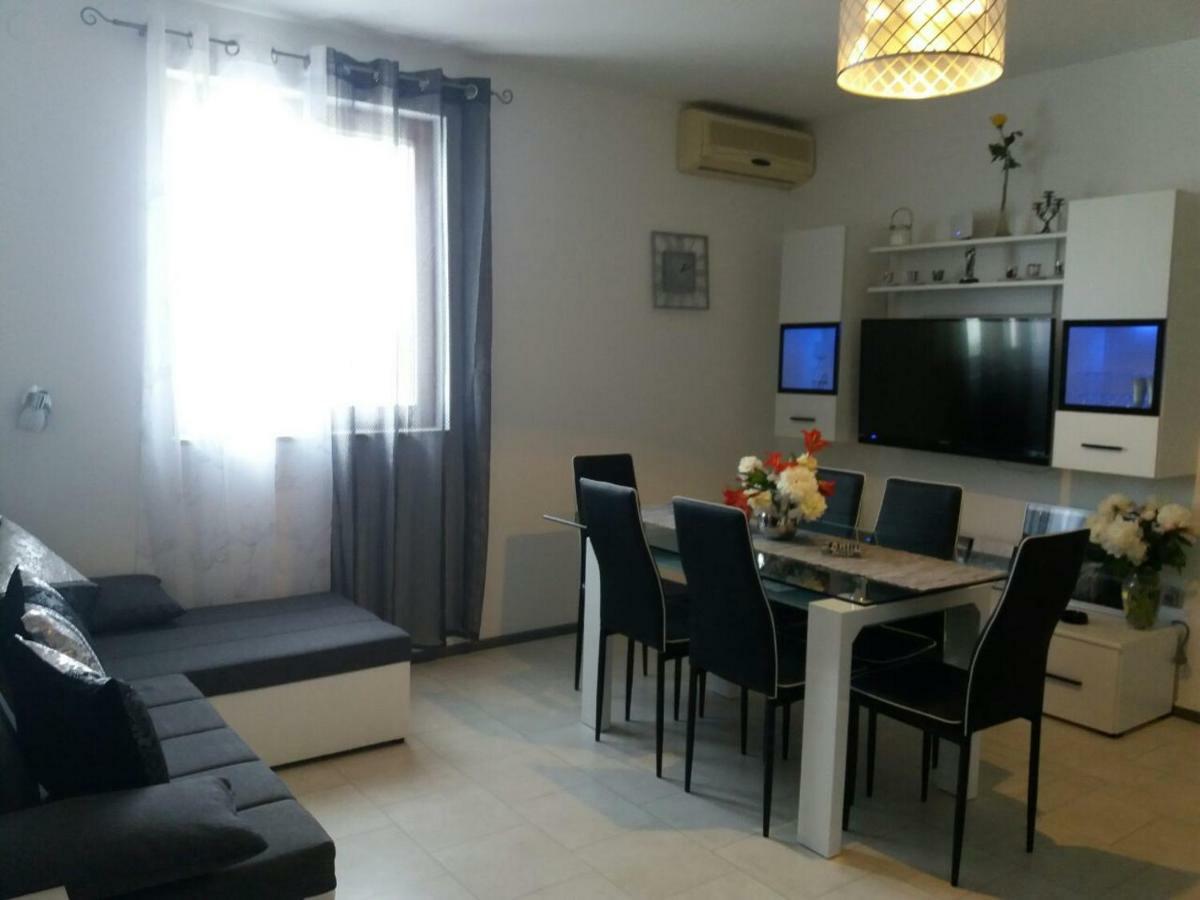Apartmani Tajana Sukosan Luaran gambar