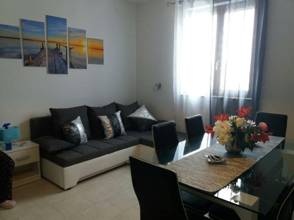 Apartmani Tajana Sukosan Luaran gambar
